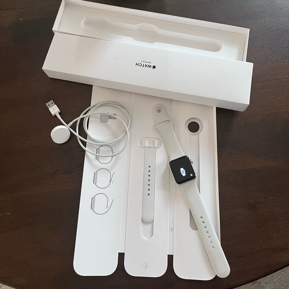 Apple Watch Series 3 Silver Aluminum